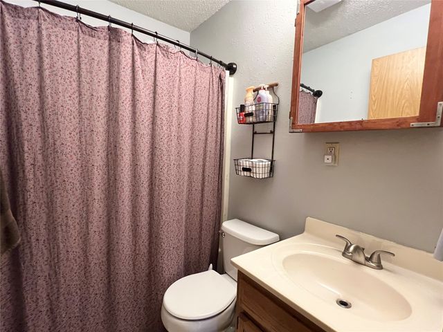 716 S 5th Avenue E, Newton, IA 50208