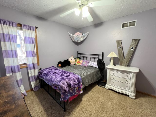 716 S 5th Avenue E, Newton, IA 50208