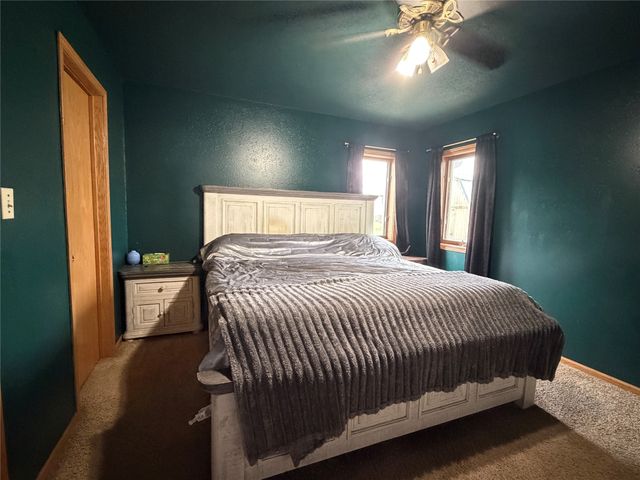 716 S 5th Avenue E, Newton, IA 50208