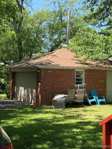 185 De Smet Drive, Florissant, MO 63031