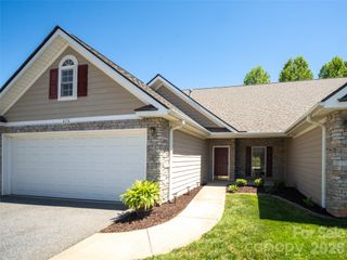876 W Pointe Drive, Asheville, NC 28806