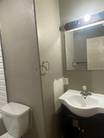 35 4th Ave, Dickinson, ND 58601