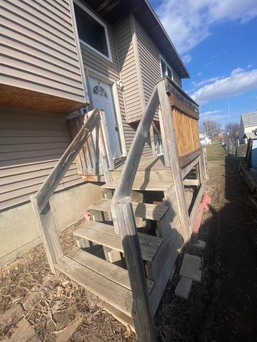 35 4th Ave, Dickinson, ND 58601