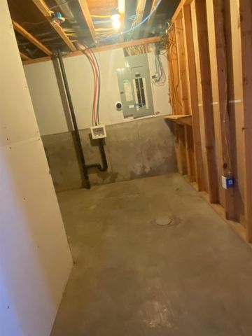 35 4th Ave, Dickinson, ND 58601