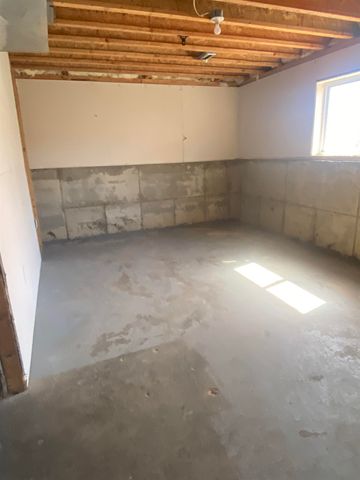 35 4th Ave, Dickinson, ND 58601
