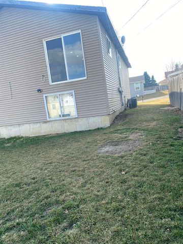 35 4th Ave, Dickinson, ND 58601