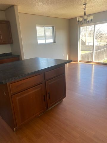 35 4th Ave, Dickinson, ND 58601