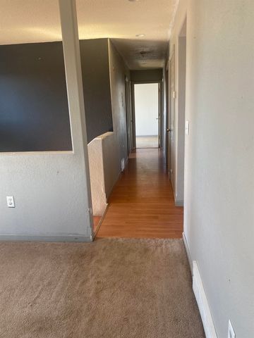 35 4th Ave, Dickinson, ND 58601