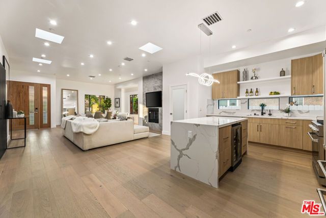 1170 S Lucerne Boulevard, Los Angeles, CA 90019