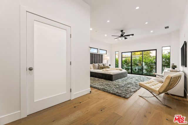 1170 S Lucerne Boulevard, Los Angeles, CA 90019