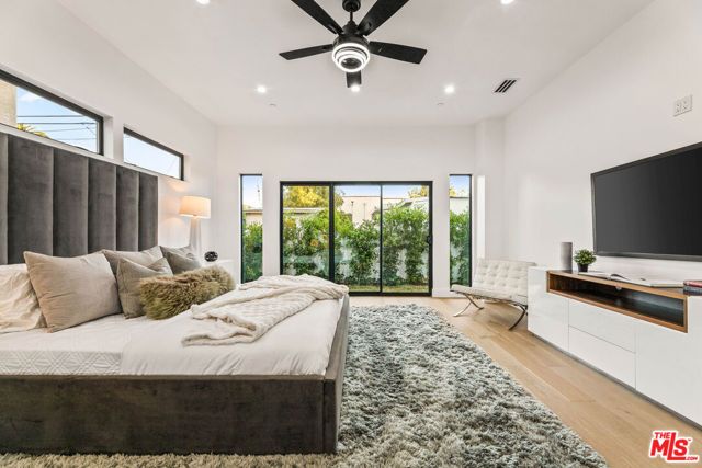 1170 S Lucerne Boulevard, Los Angeles, CA 90019