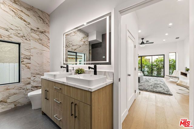 1170 S Lucerne Boulevard, Los Angeles, CA 90019