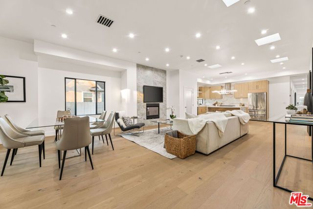 1170 S Lucerne Boulevard, Los Angeles, CA 90019