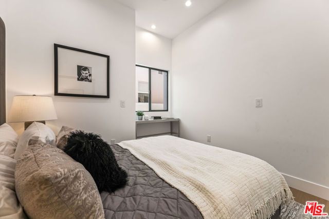 1170 S Lucerne Boulevard, Los Angeles, CA 90019