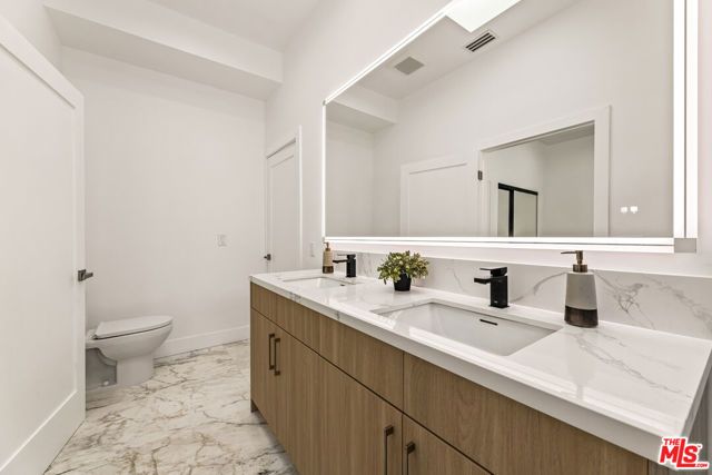 1170 S Lucerne Boulevard, Los Angeles, CA 90019