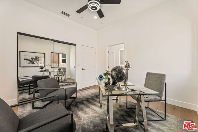1170 S Lucerne Boulevard, Los Angeles, CA 90019