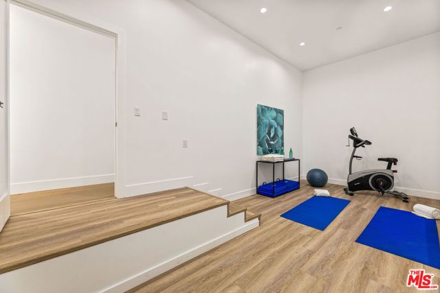 1170 S Lucerne Boulevard, Los Angeles, CA 90019