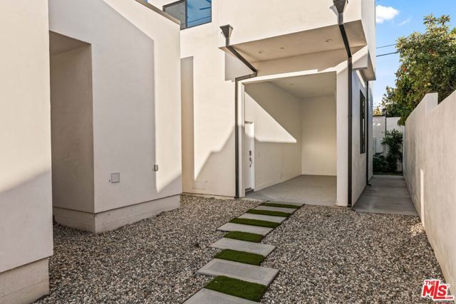 1170 S Lucerne Boulevard, Los Angeles, CA 90019