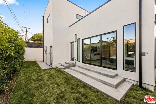 1170 S Lucerne Boulevard, Los Angeles, CA 90019