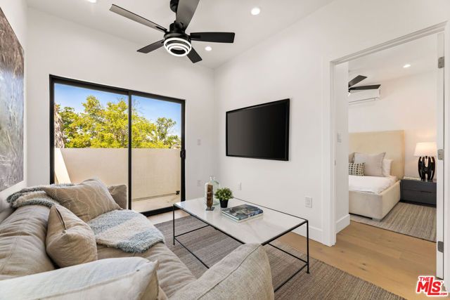 1170 S Lucerne Boulevard, Los Angeles, CA 90019