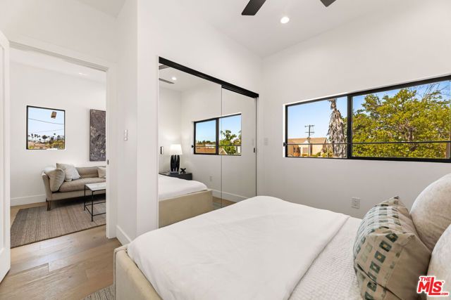 1170 S Lucerne Boulevard, Los Angeles, CA 90019