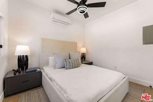 1170 S Lucerne Boulevard, Los Angeles, CA 90019