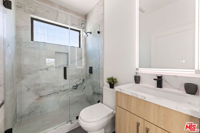 1170 S Lucerne Boulevard, Los Angeles, CA 90019