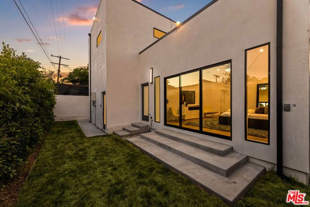 1170 S Lucerne Boulevard, Los Angeles, CA 90019