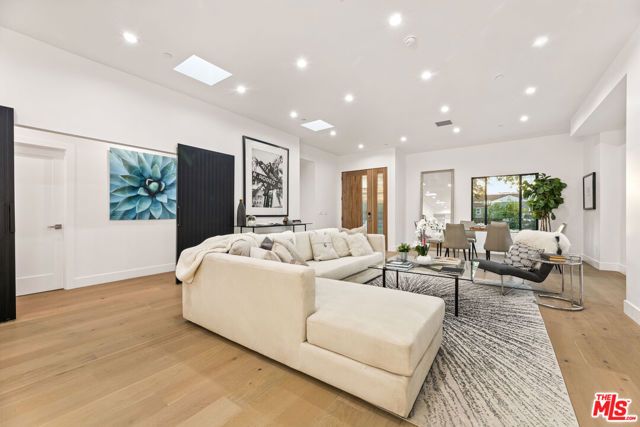 1170 S Lucerne Boulevard, Los Angeles, CA 90019