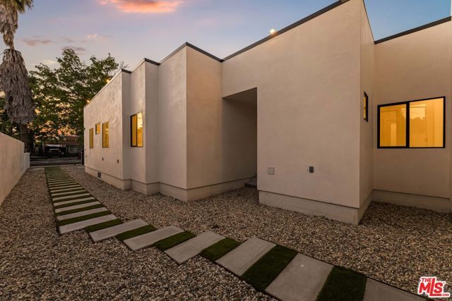 1170 S Lucerne Boulevard, Los Angeles, CA 90019