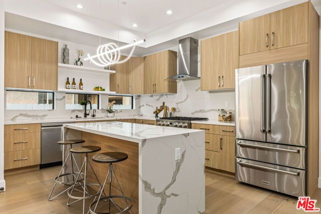 1170 S Lucerne Boulevard, Los Angeles, CA 90019