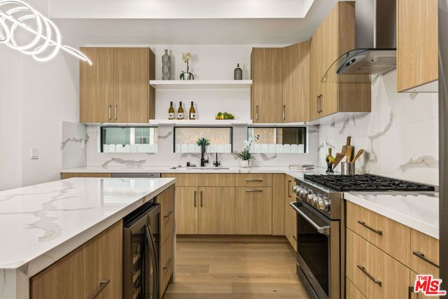 1170 S Lucerne Boulevard, Los Angeles, CA 90019