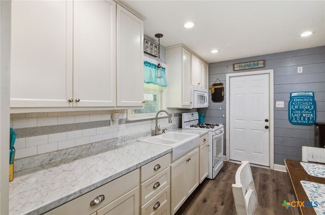 3309 Avondale Street, Victoria, TX 77901