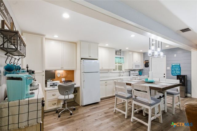 3309 Avondale Street, Victoria, TX 77901