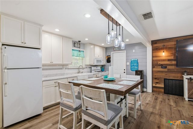 3309 Avondale Street, Victoria, TX 77901