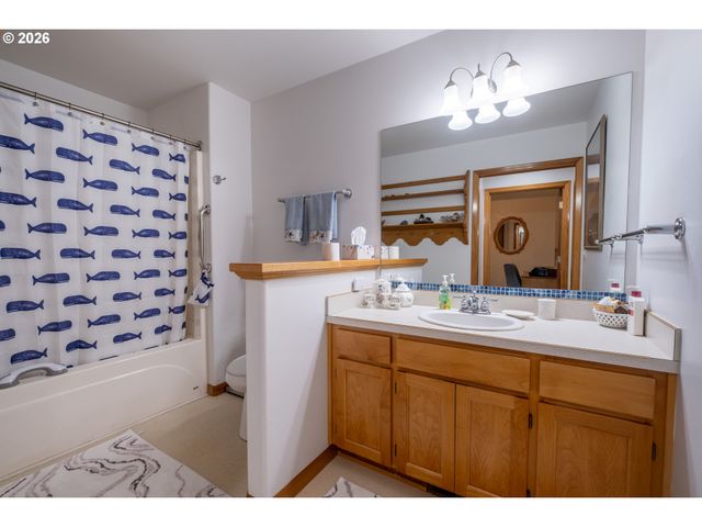 95 Sw Cormorant, Depoe Bay, OR 97341