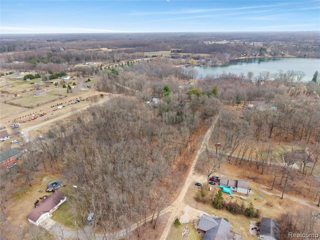 14408 Mccaslin Lake Road, Linden, MI 48451