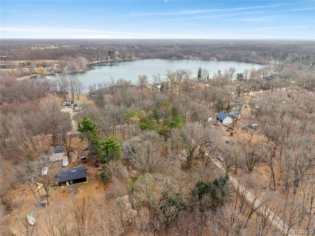 14408 Mccaslin Lake Road, Linden, MI 48451