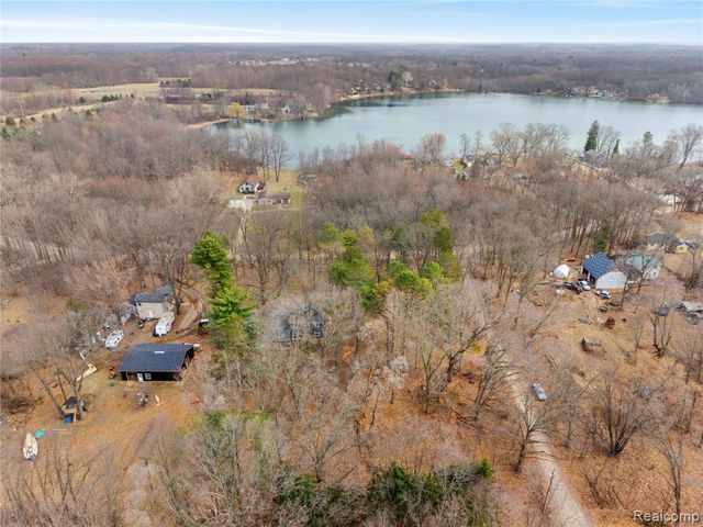 14408 Mccaslin Lake Road, Linden, MI 48451