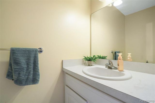 14408 Mccaslin Lake Road, Linden, MI 48451