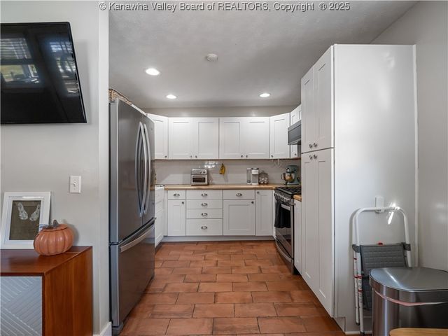 612 Rocky Step Drive, Scott Depot, WV 25560