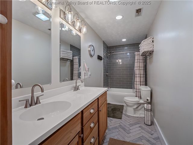 612 Rocky Step Drive, Scott Depot, WV 25560