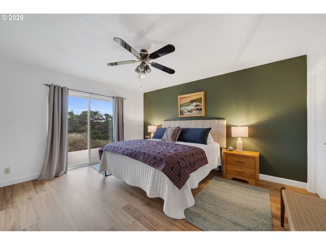 1801 Nw DOLPHIN Ln, Waldport, OR 97394