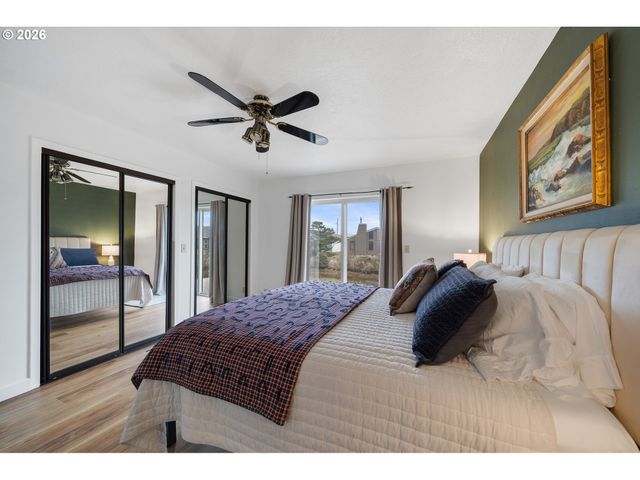 1801 Nw DOLPHIN Ln, Waldport, OR 97394