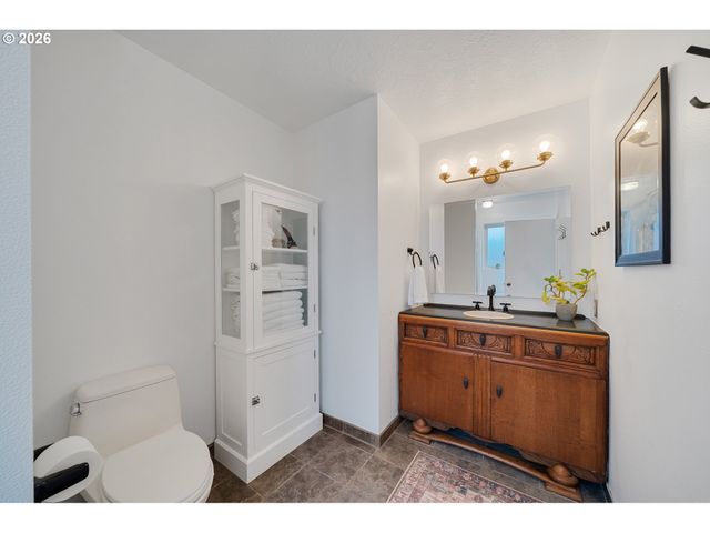 1801 Nw DOLPHIN Ln, Waldport, OR 97394