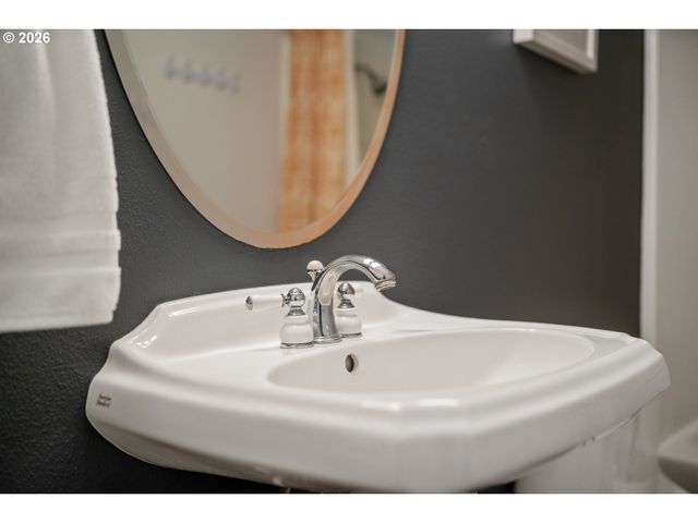 1801 Nw DOLPHIN Ln, Waldport, OR 97394