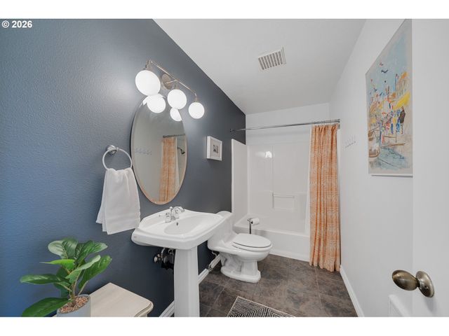 1801 Nw DOLPHIN Ln, Waldport, OR 97394