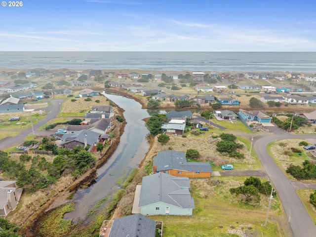 1801 Nw DOLPHIN Ln, Waldport, OR 97394