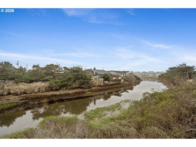 1801 Nw DOLPHIN Ln, Waldport, OR 97394