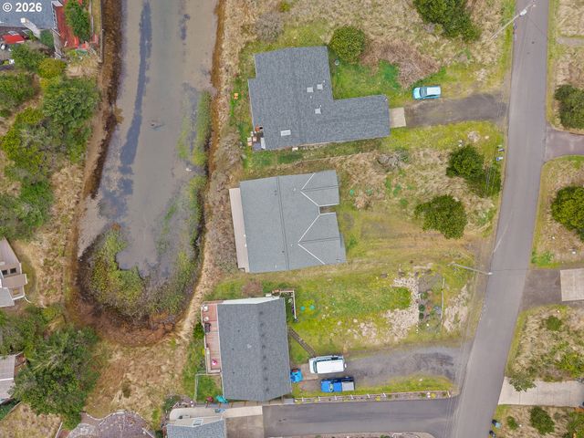 1801 Nw DOLPHIN Ln, Waldport, OR 97394